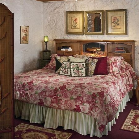 Cliff Cottage Inn Юрека Спрингс Екстериор снимка
