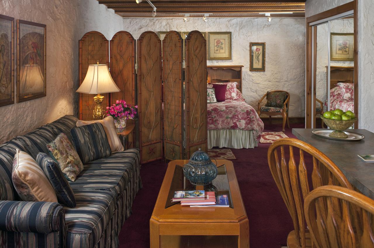 Cliff Cottage Inn Юрека Спрингс Екстериор снимка