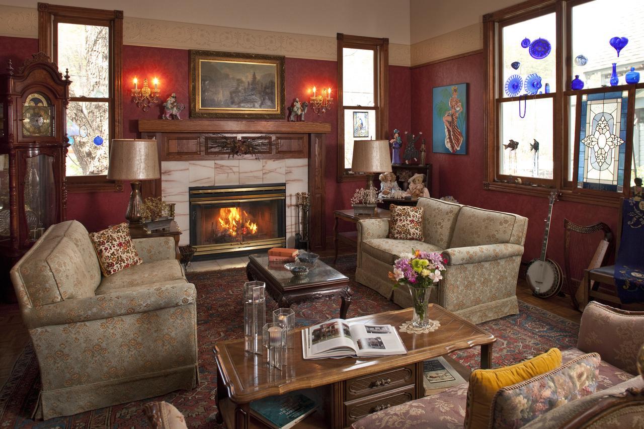 Cliff Cottage Inn Юрека Спрингс Екстериор снимка