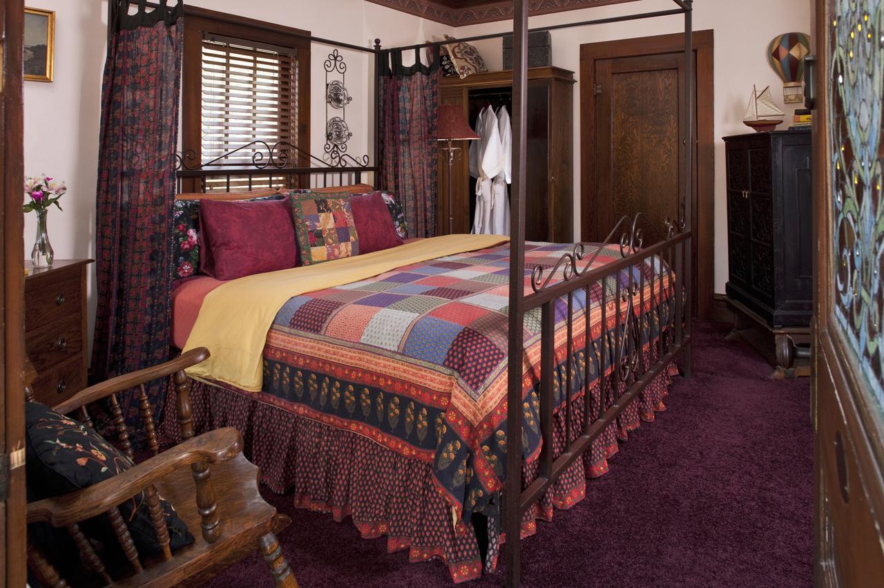 Cliff Cottage Inn Юрека Спрингс Екстериор снимка