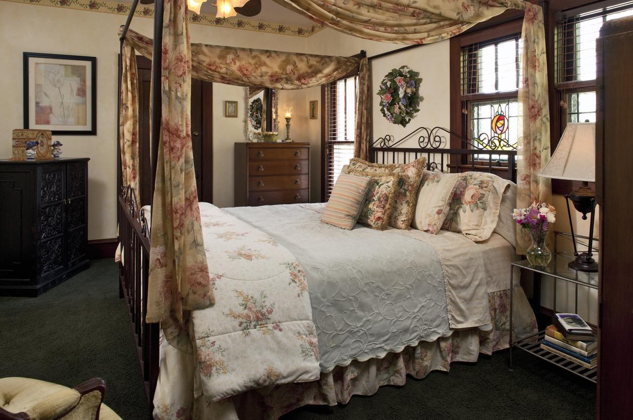 Cliff Cottage Inn Юрека Спрингс Екстериор снимка